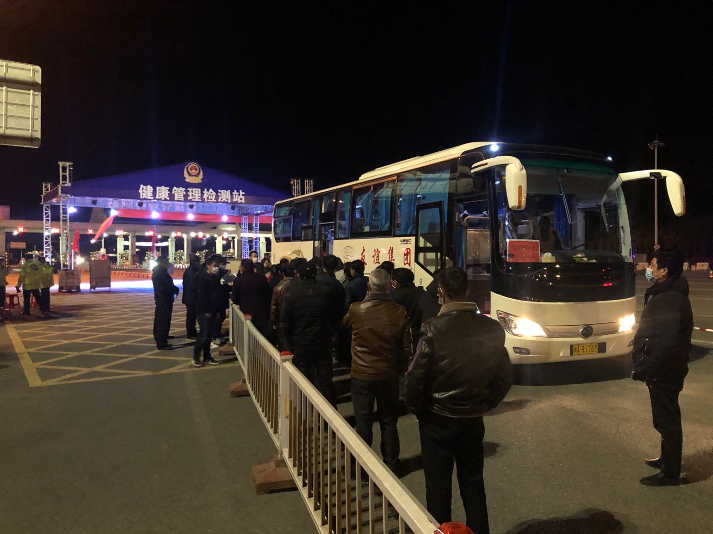 佰富彩集团专车行动，，，，，，，江西籍员工返融！
